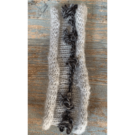 bandeau tricoté main avec décor en laine