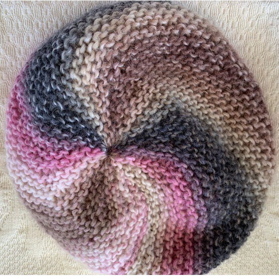 Béret en laine tricoté main multicolore avec élastique dans le bor