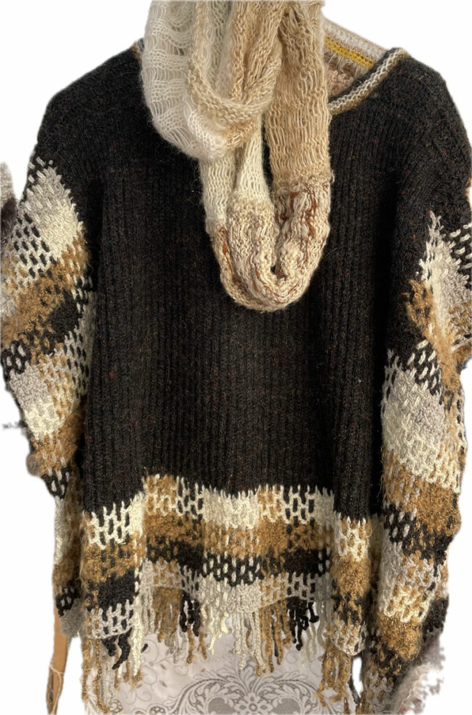poncho en tricot et tissage avec snood assorti