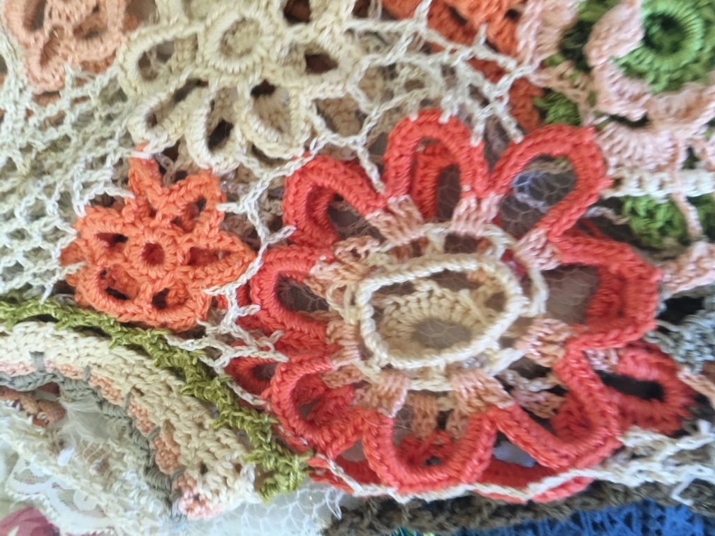 robe-ete-crochet-fleurs-detail
